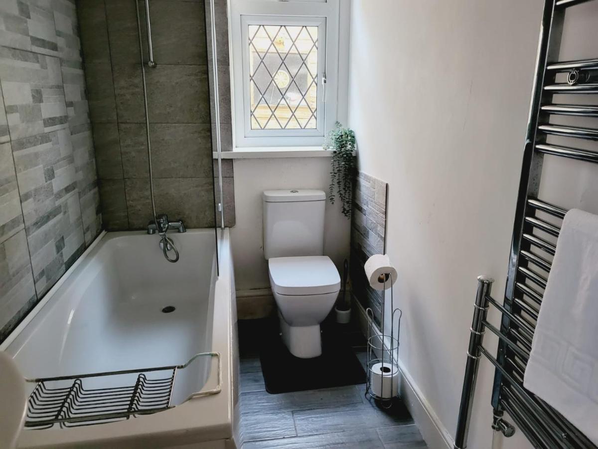 City Centre Room, Wifi, Share Facility Swansea Bagian luar foto