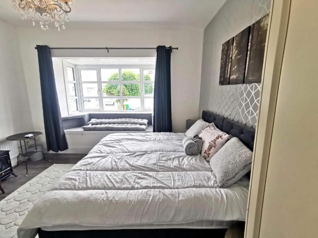 City Centre Room, Wifi, Share Facility Swansea Bagian luar foto