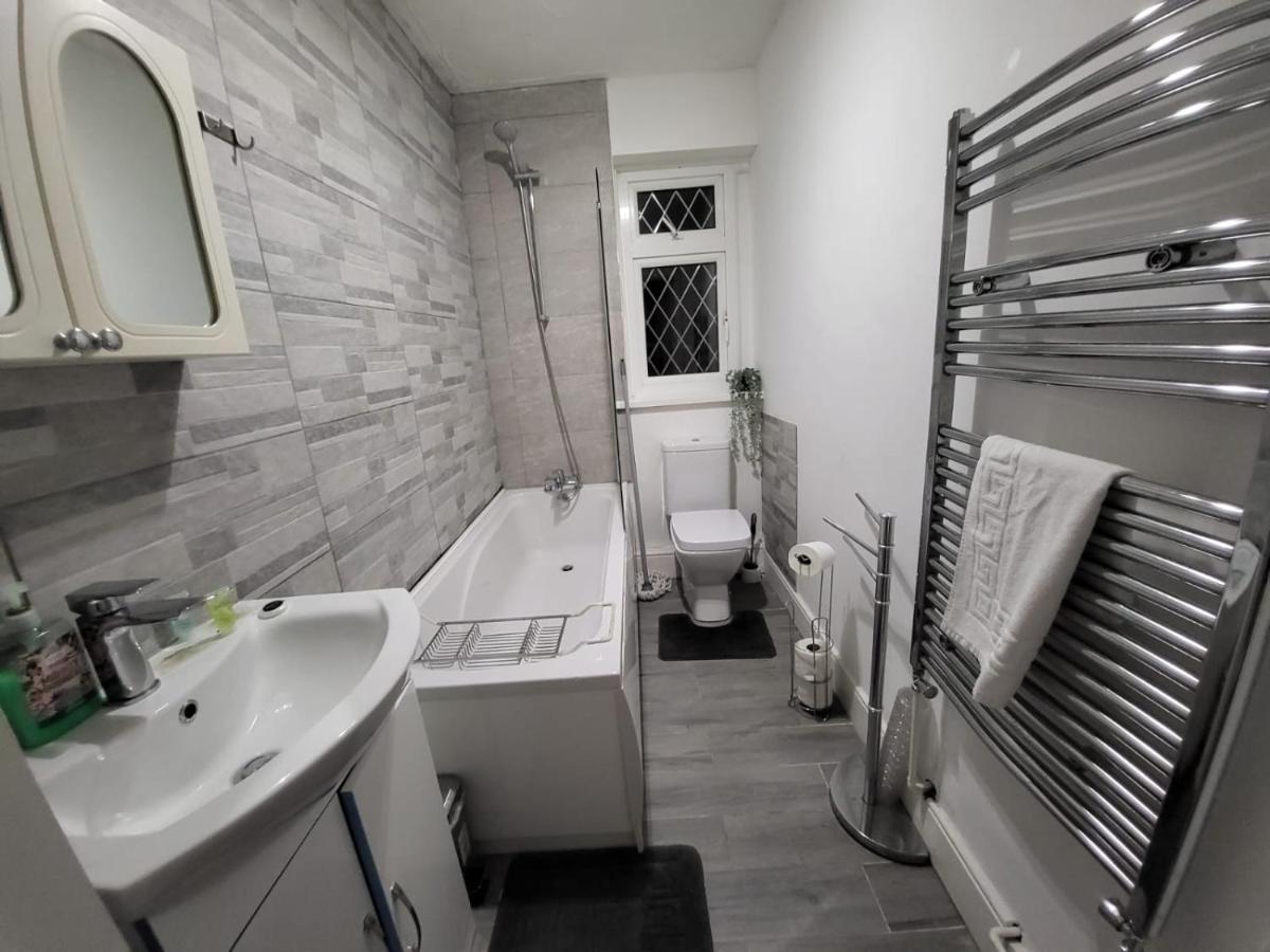 City Centre Room, Wifi, Share Facility Swansea Bagian luar foto